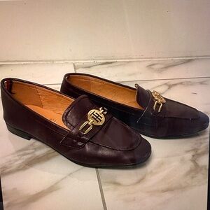 Tommy H. Burgendy women’s 5.5